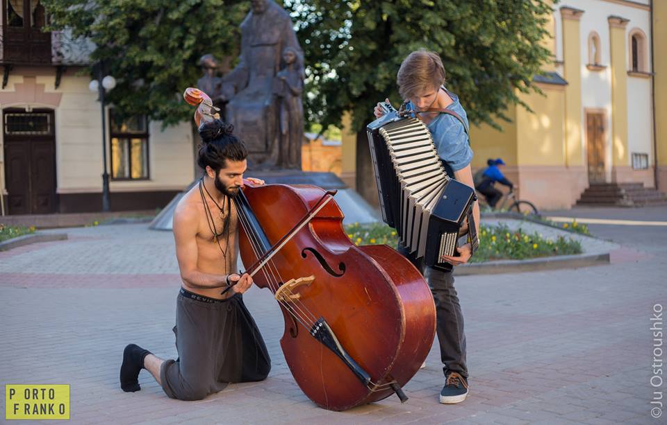 \"Porto Franko-2017\": Епатажний іранський контрабасист імпровізує на ...