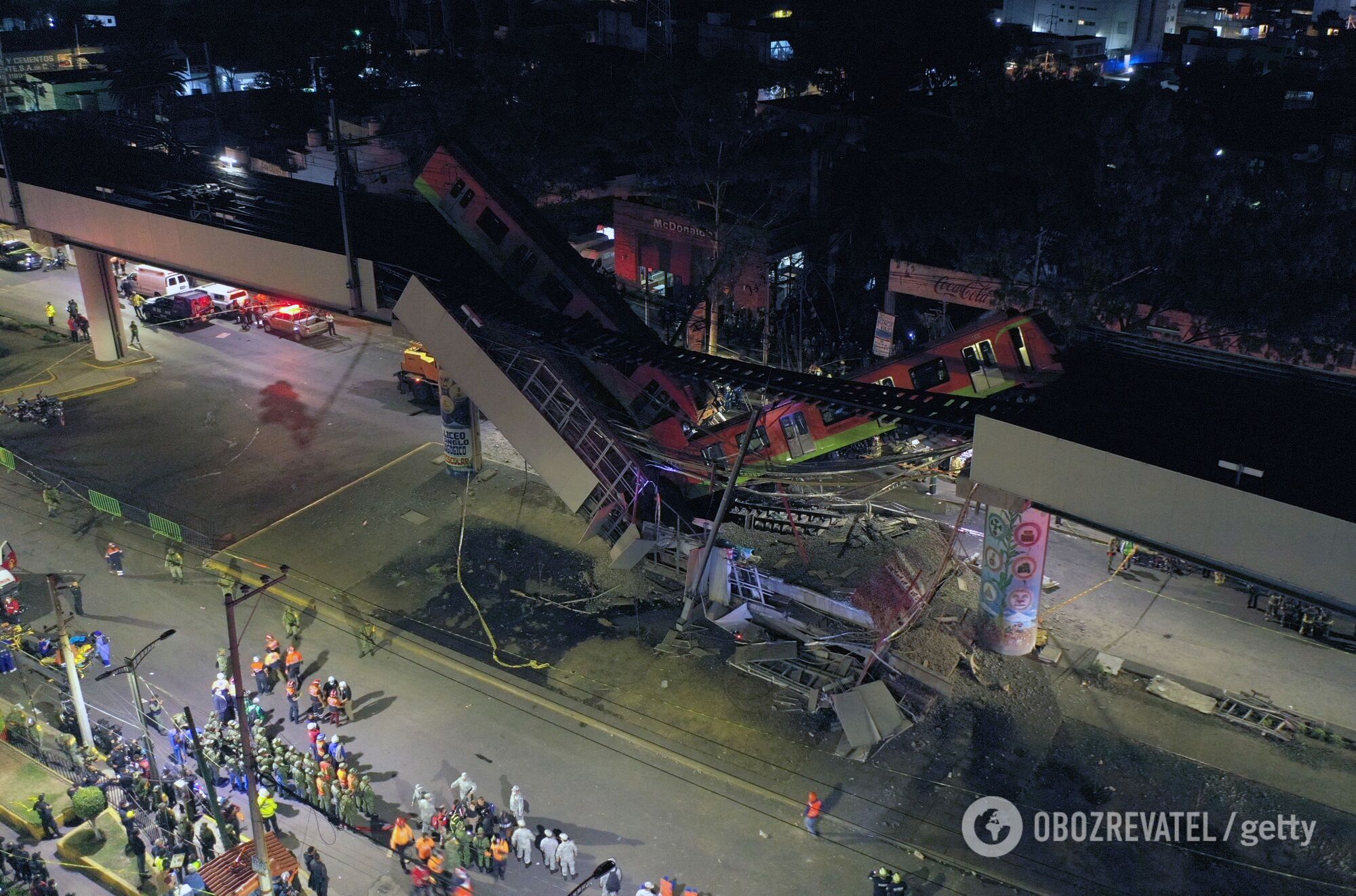 У Мексиці вагони метро впали з естакади, багато загиблих і поранених. Фото та відео